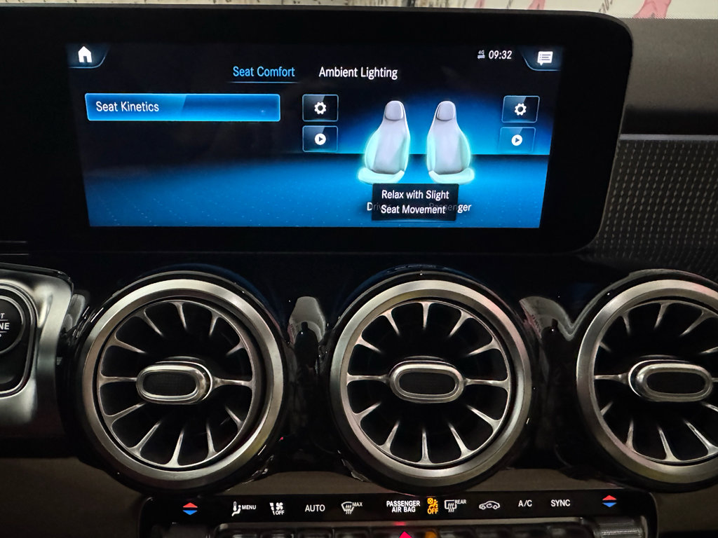 Used 2021 Mercedes-Benz GLB 250 w/ Premium Package image 33