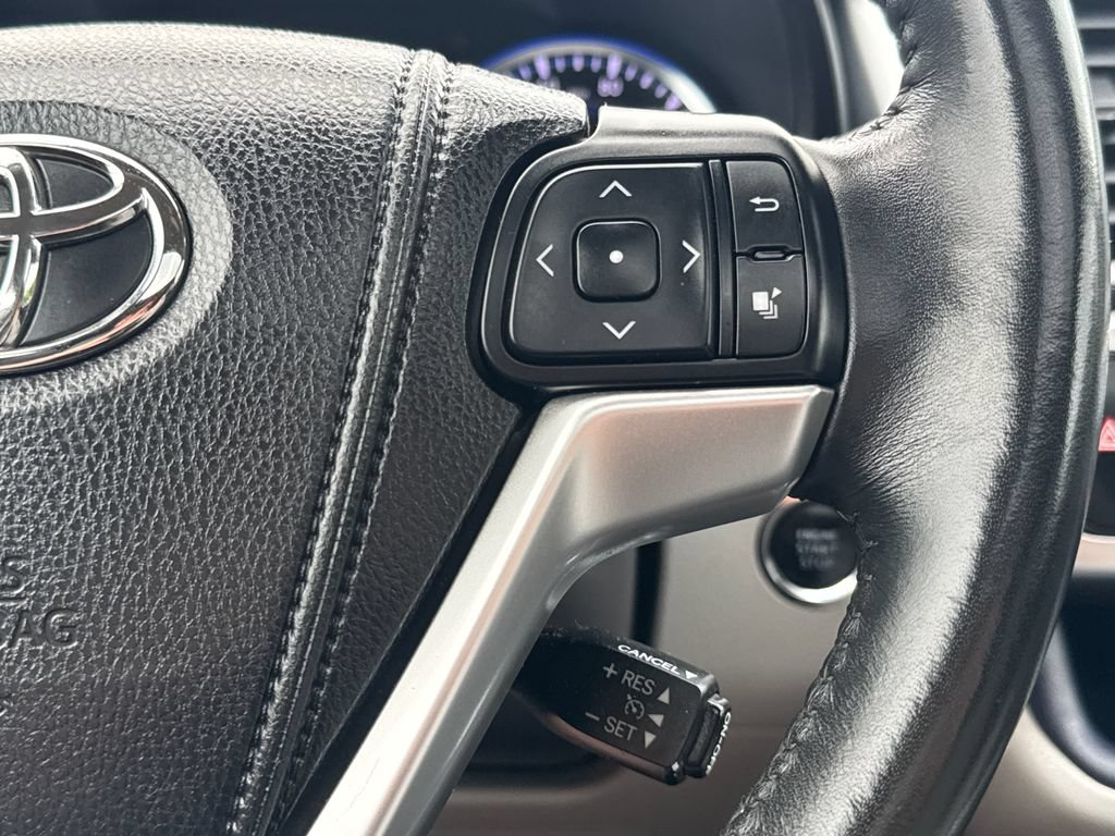 Used 2015 Toyota Highlander Limited AWD/4WD image 22