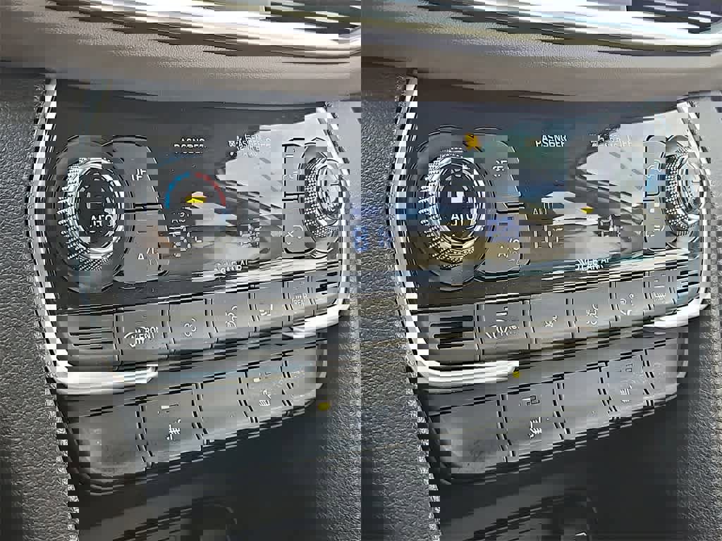 Used 2019 Hyundai Santa Fe SEL w/ Cargo Package image 15