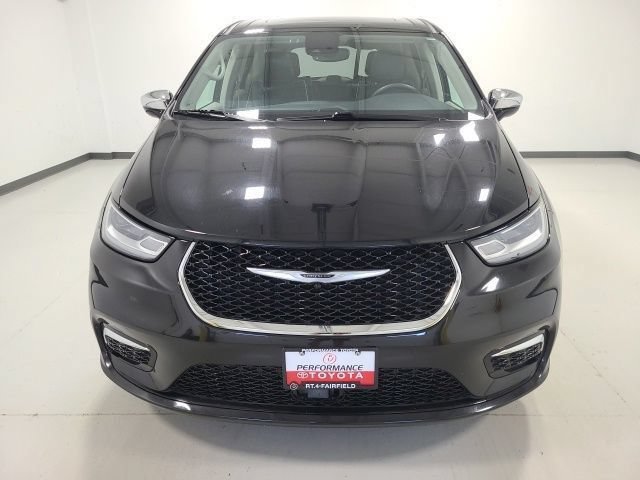 Used 2023 Chrysler Pacifica Limited FWD image 2