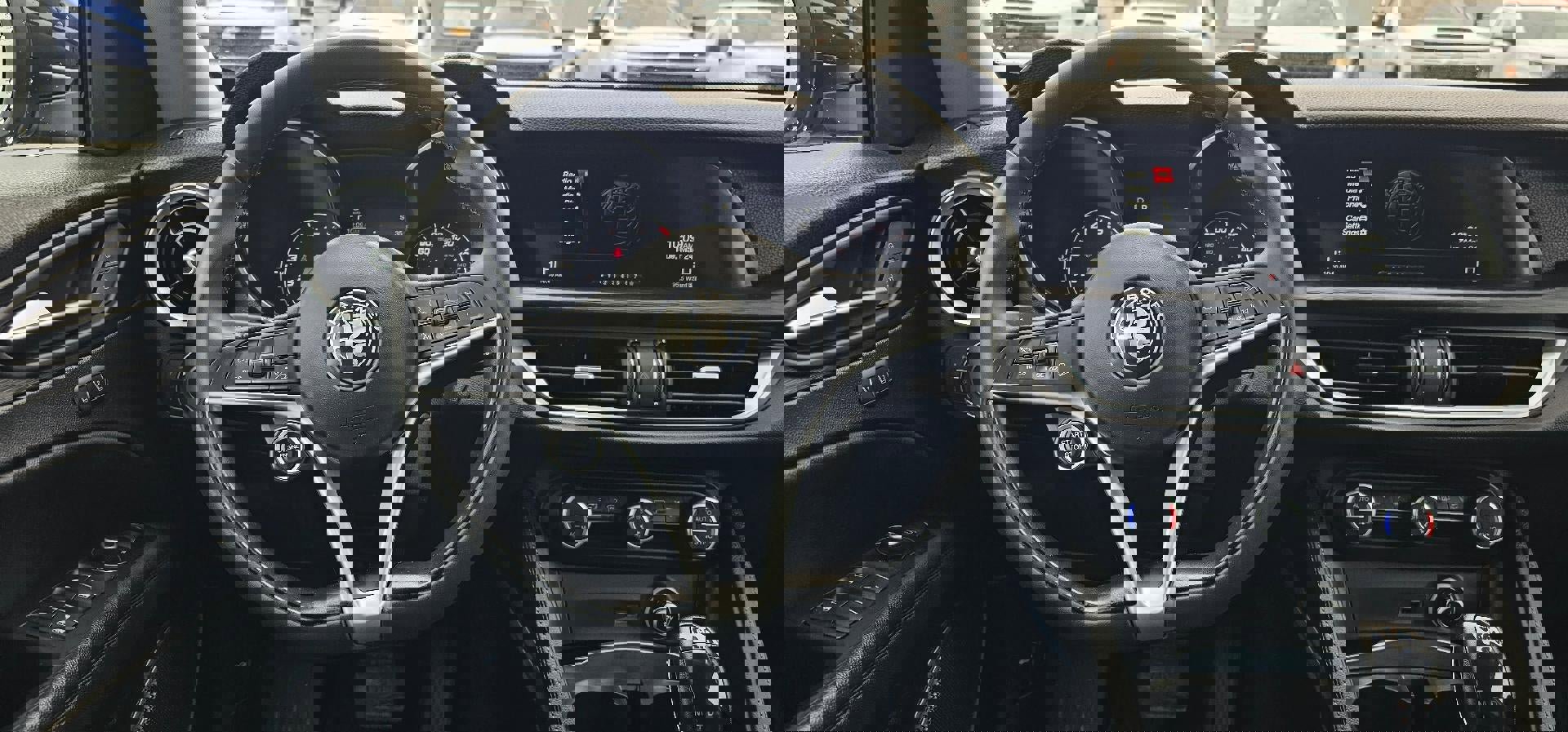 Used 2018 Alfa Romeo Stelvio AWD image 13