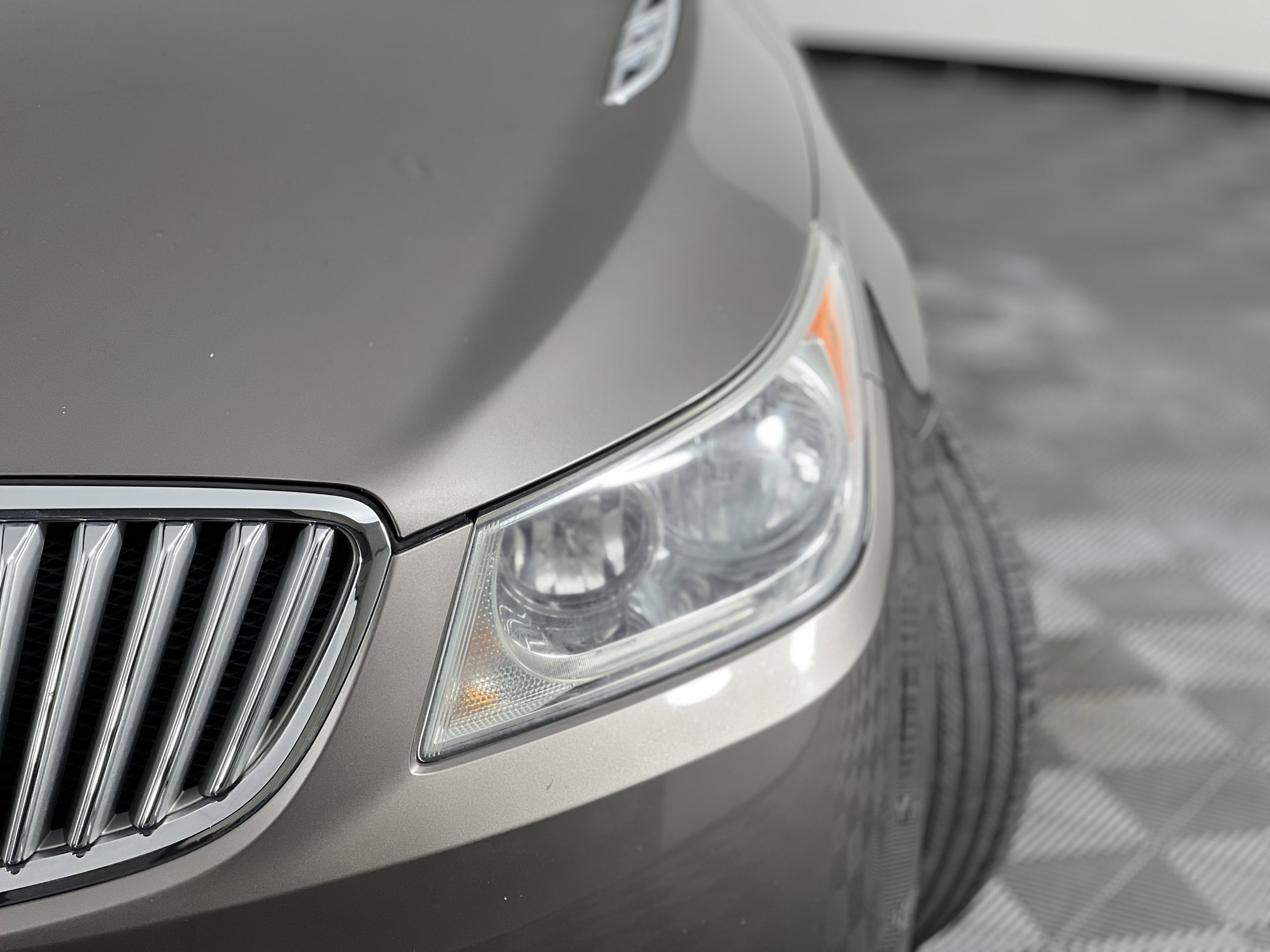 Used 2010 Buick LaCrosse CXS image 7