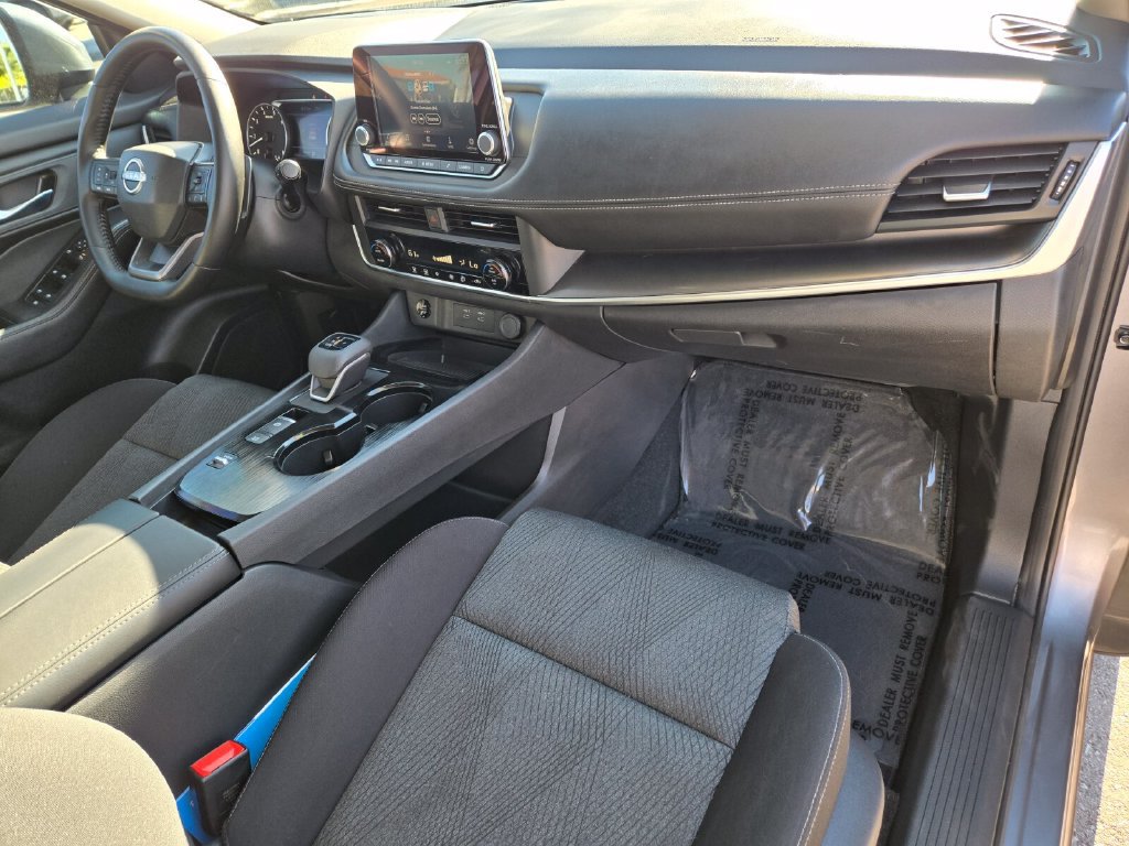 Certified 2025 Nissan Rogue SV FWD image 22