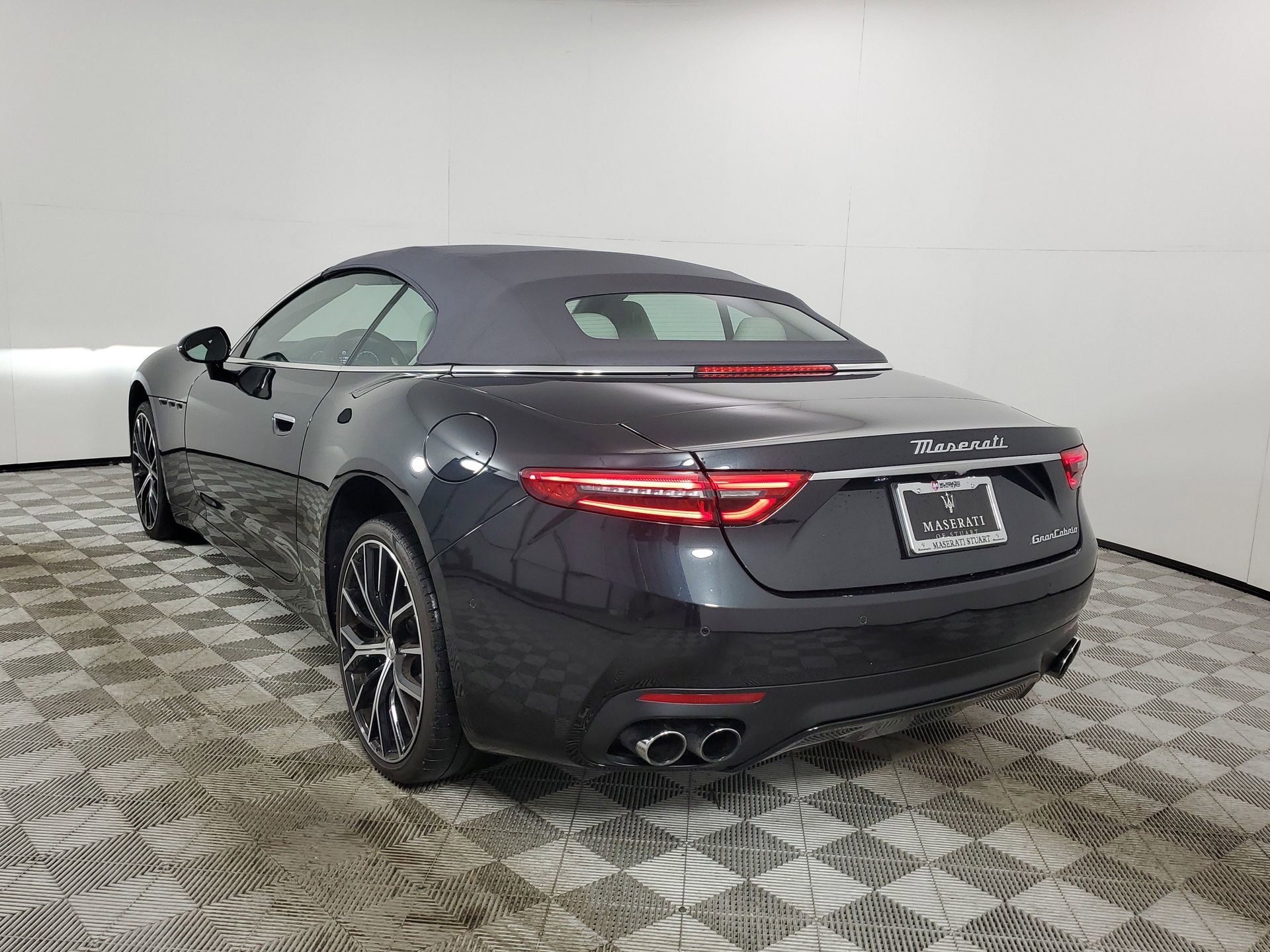 Used 2025 Maserati GranCabrio Modena image 9