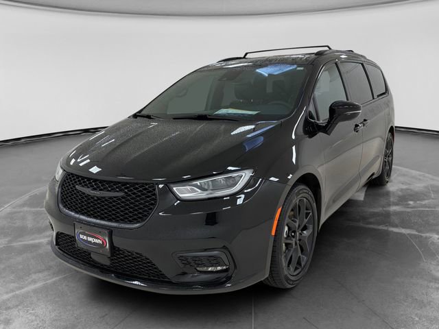 Used 2025 Chrysler Pacifica Limited image 7