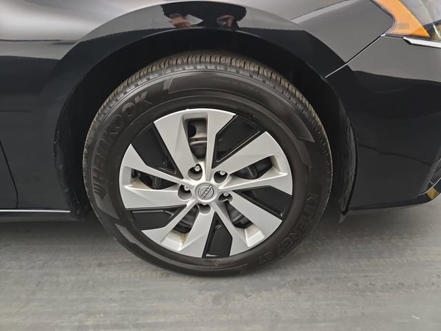 Used 2025 Nissan Altima 2.5 S image 12