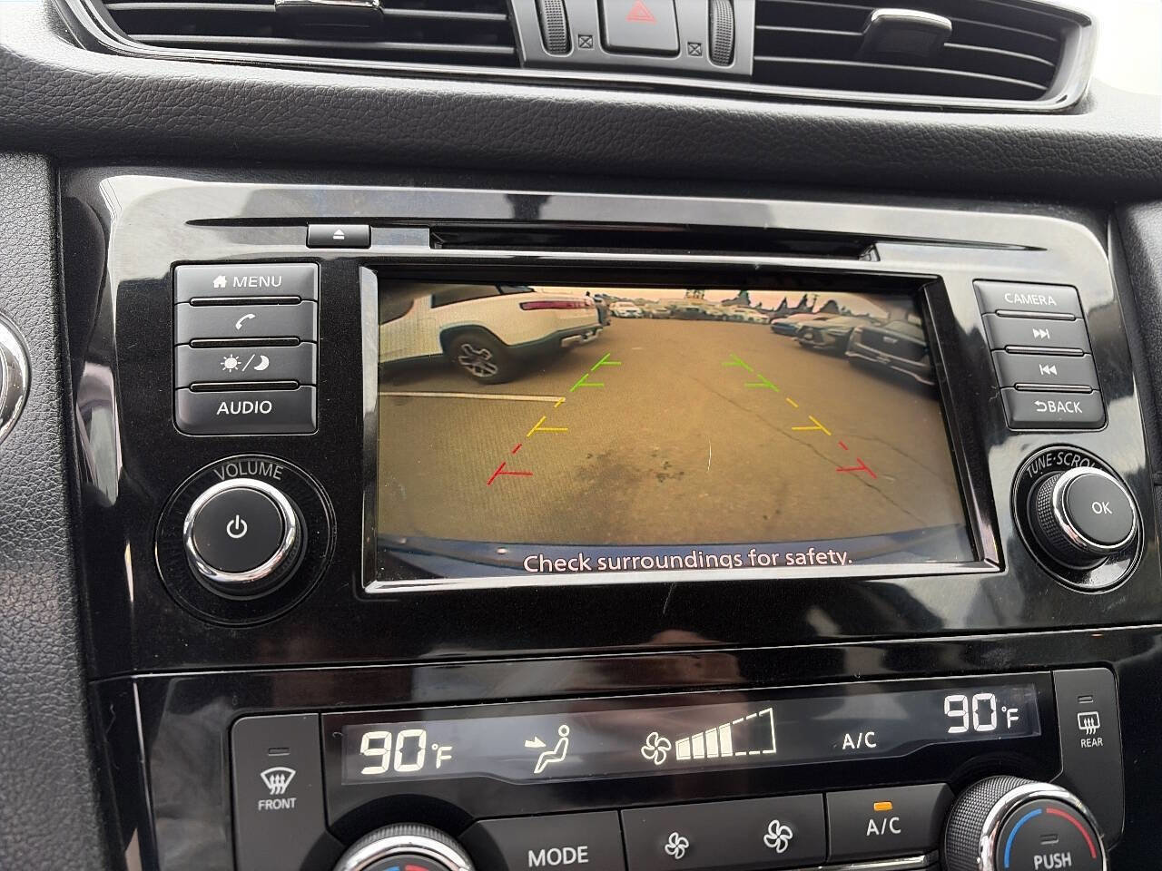 Used 2018 Nissan Rogue SV image 32