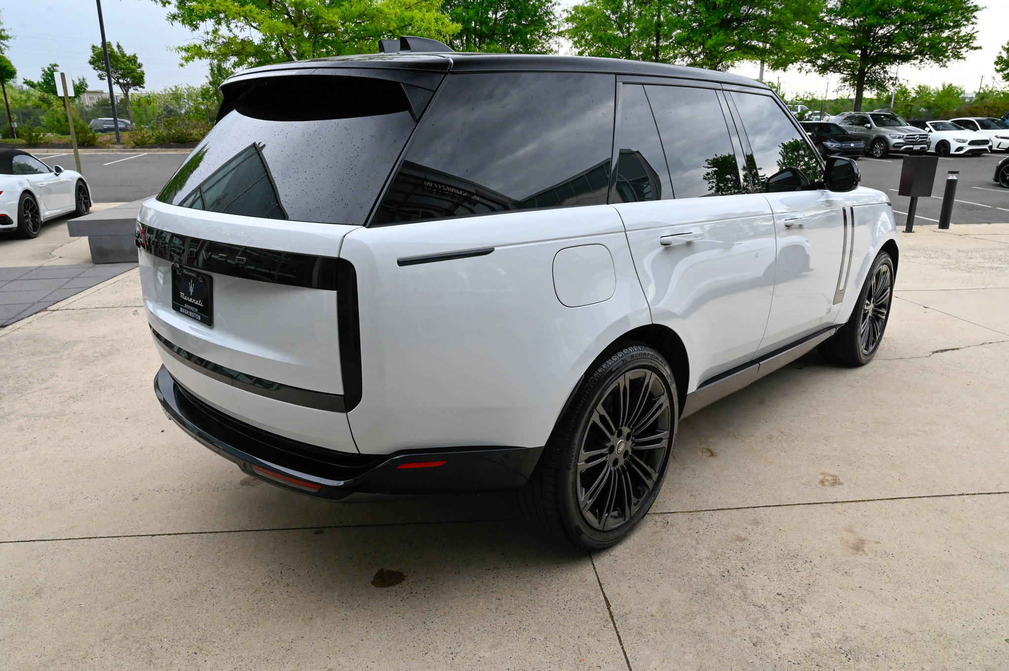 Used 2025 Land Rover Range Rover SE AWD/4WD image 5