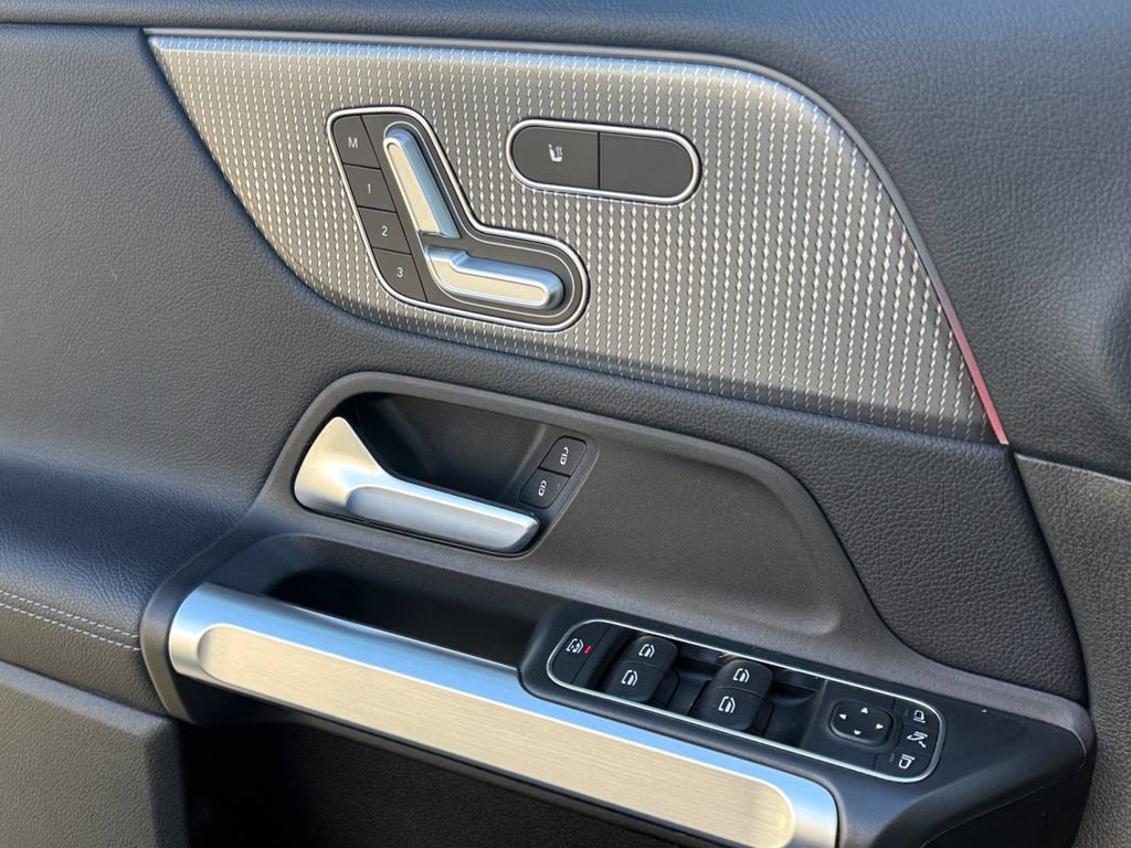 Used 2021 Mercedes-Benz GLB 250 4MATIC image 18