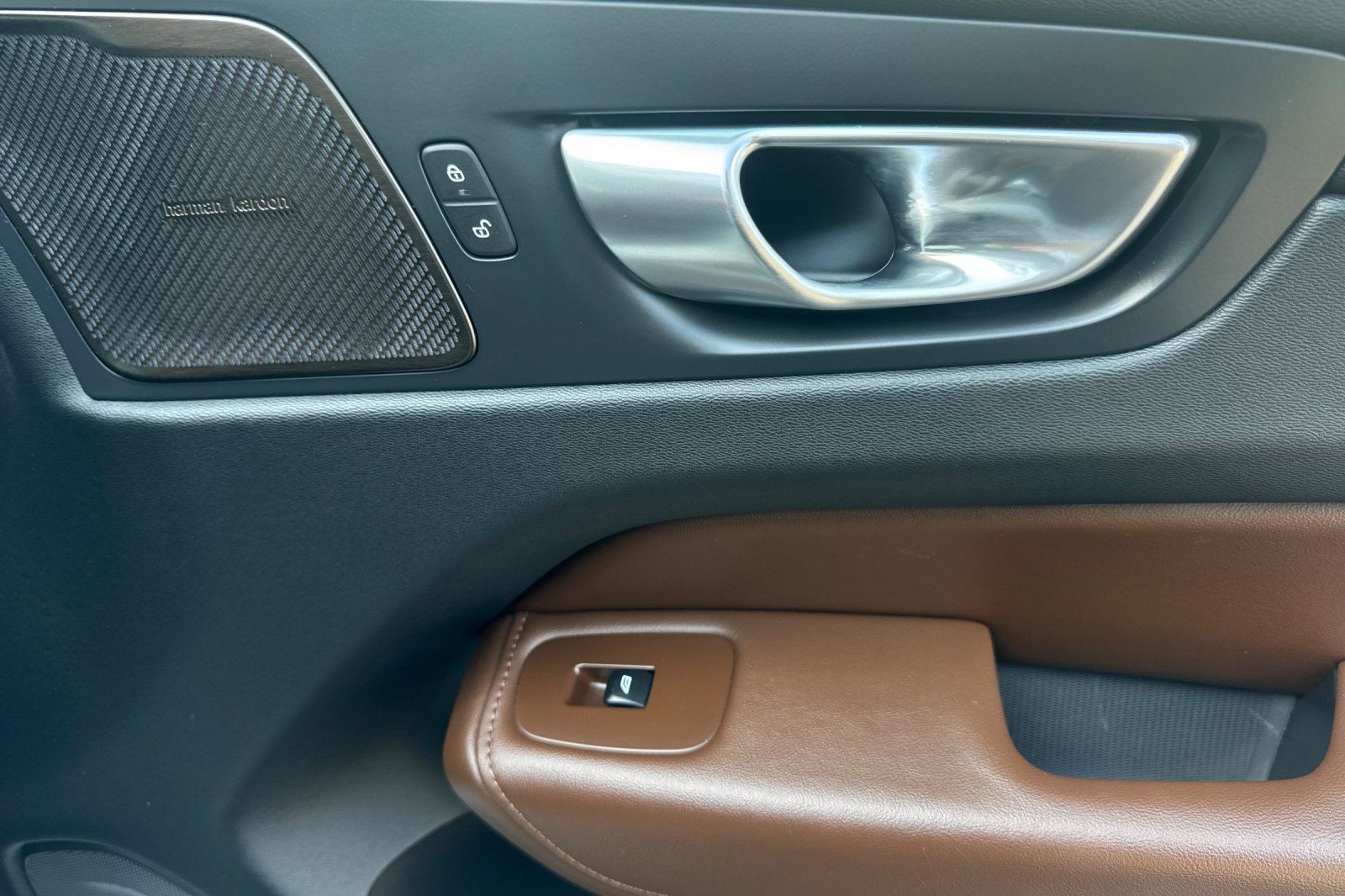 Certified 2023 Volvo XC60 B5 Plus w/ Protection Package Premier FWD image 20