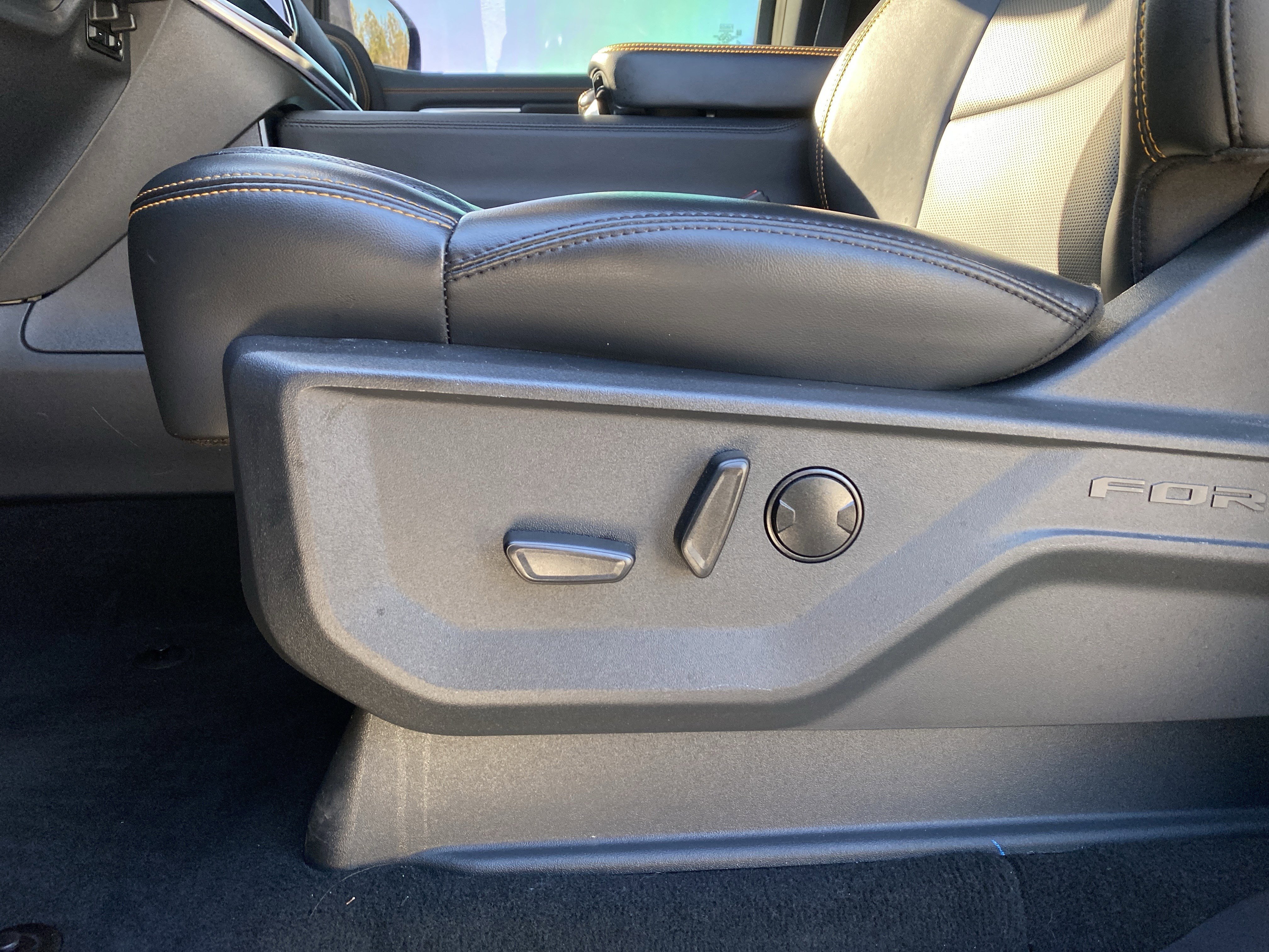 Used 2025 Ford Expedition Tremor image 28