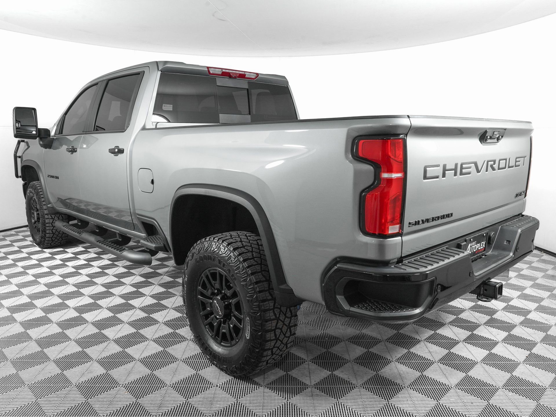 Used 2025 Chevrolet Silverado 2500 ZR2 w/ Technology Package image 8