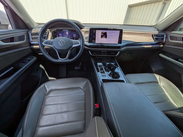 Used 2024 Volkswagen Atlas SEL AWD/4WD image 11