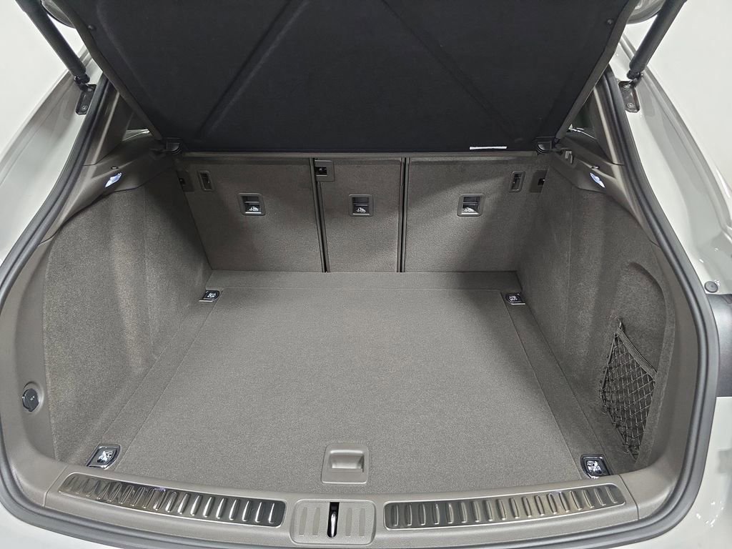 Used 2025 Porsche Macan image 24