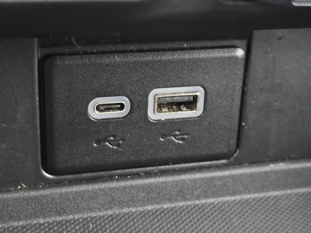 Used 2024 Chevrolet Suburban LT image 8