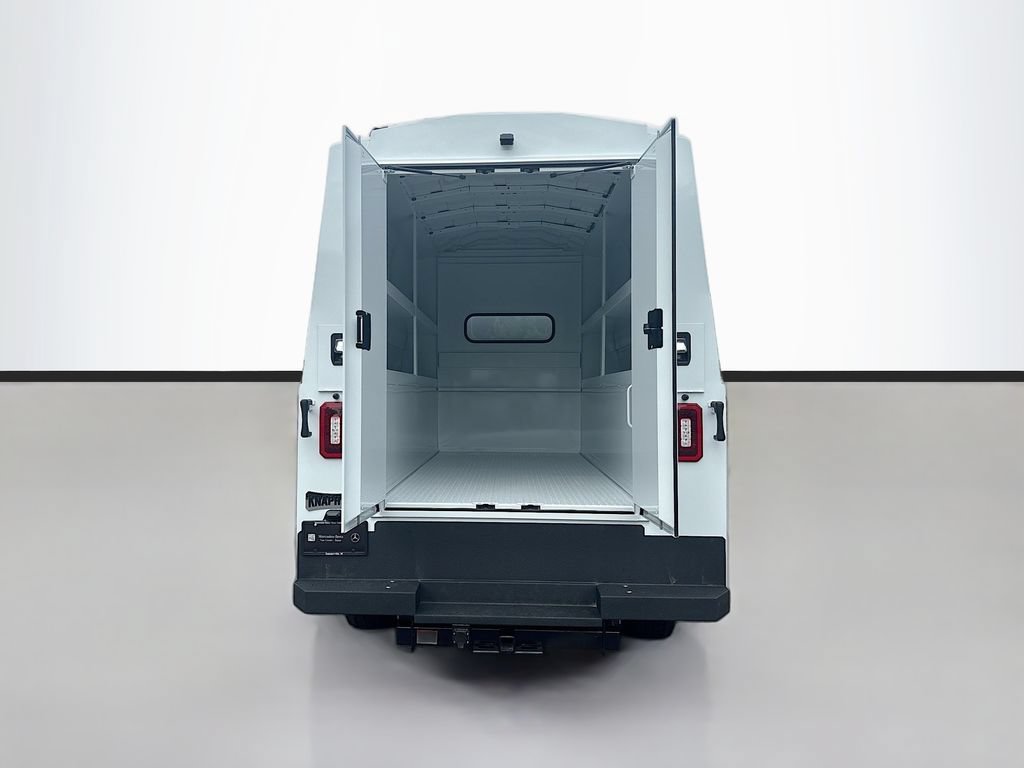 Used 2024 Mercedes-Benz Sprinter 3500 image 9