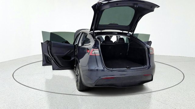 Used 2025 Tesla Model Y Long Range RWD image 17
