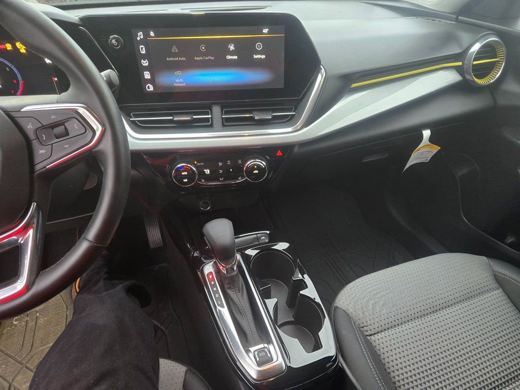 Used 2024 Chevrolet Trax LT w/ Driver Confidence Package image 9