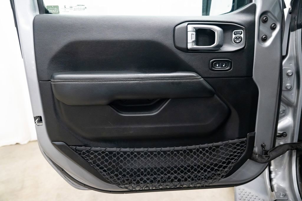 Used 2020 Jeep Wrangler Unlimited Sahara image 20