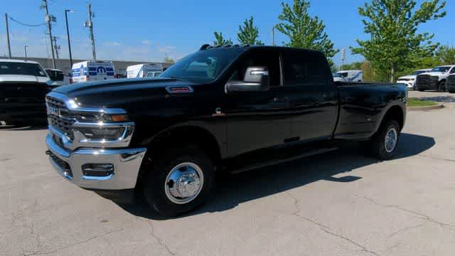 New 2026 RAM 3500 Tradesman AWD/4WD image 4