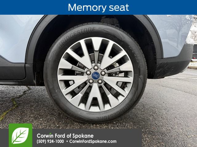 Used 2022 Ford Escape Titanium image 10