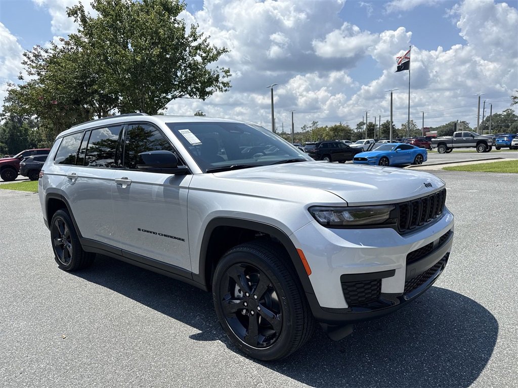 New 2025 Jeep Grand Cherokee L Laredo