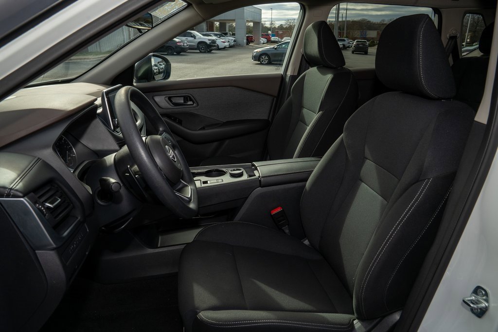 Used 2023 Nissan Rogue S image 9