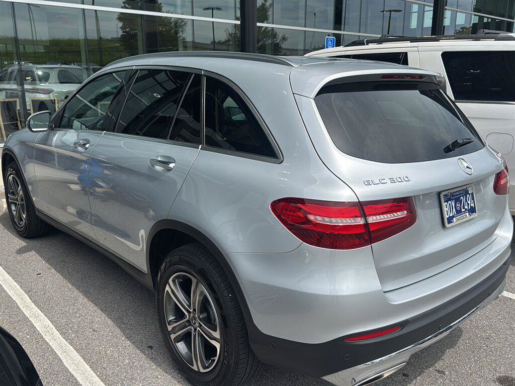 Used 2019 Mercedes-Benz GLC 300 4MATIC image 3