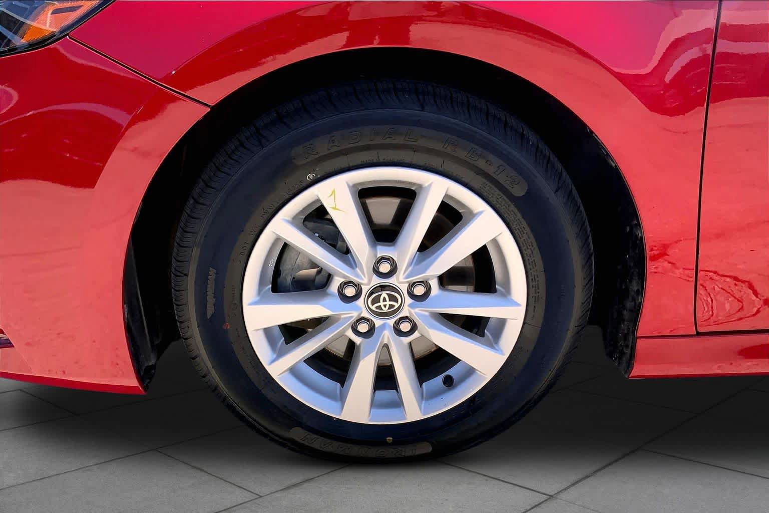 Used 2025 Toyota Camry LE FWD image 11