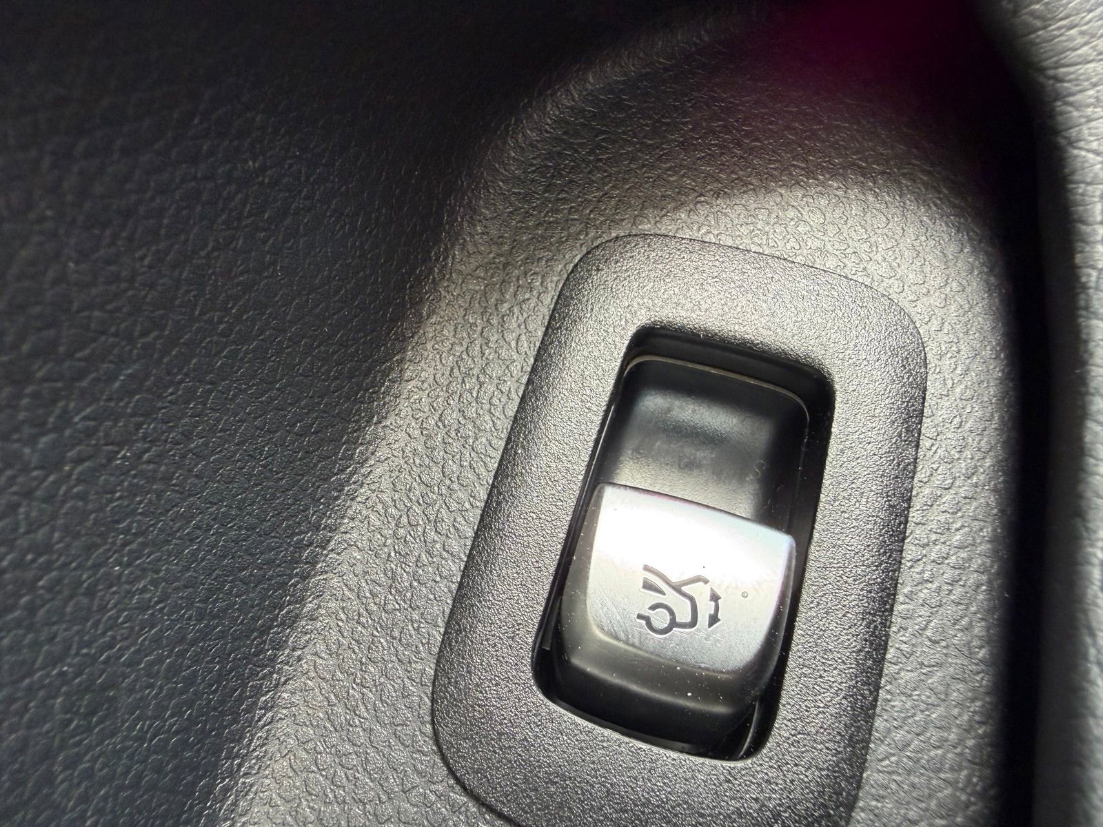 Used 2021 Mercedes-Benz C 300 4MATIC Coupe image 23