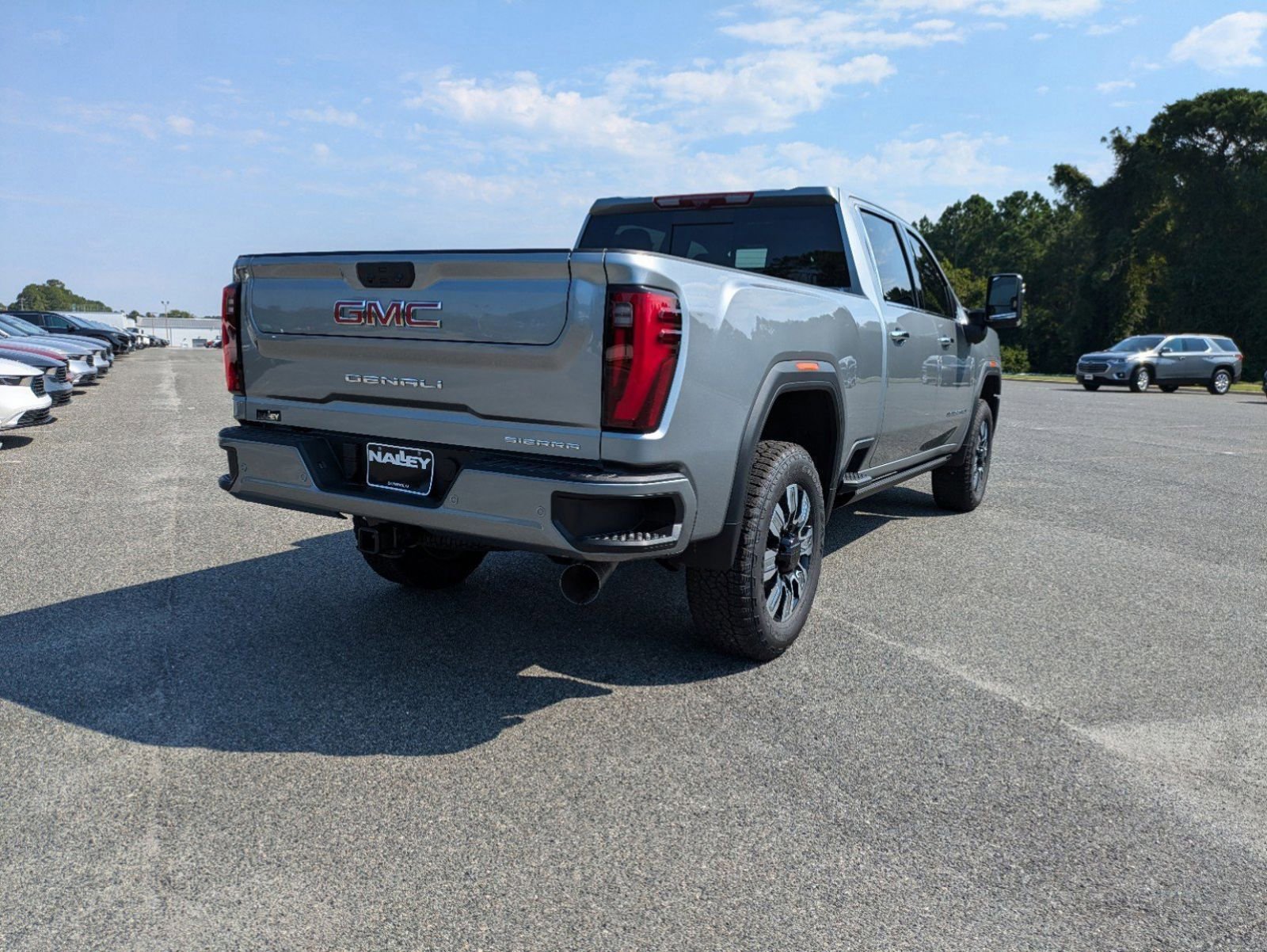 Used 2024 GMC Sierra 2500 Denali w/ Denali Reserve Package AWD/4WD image 4