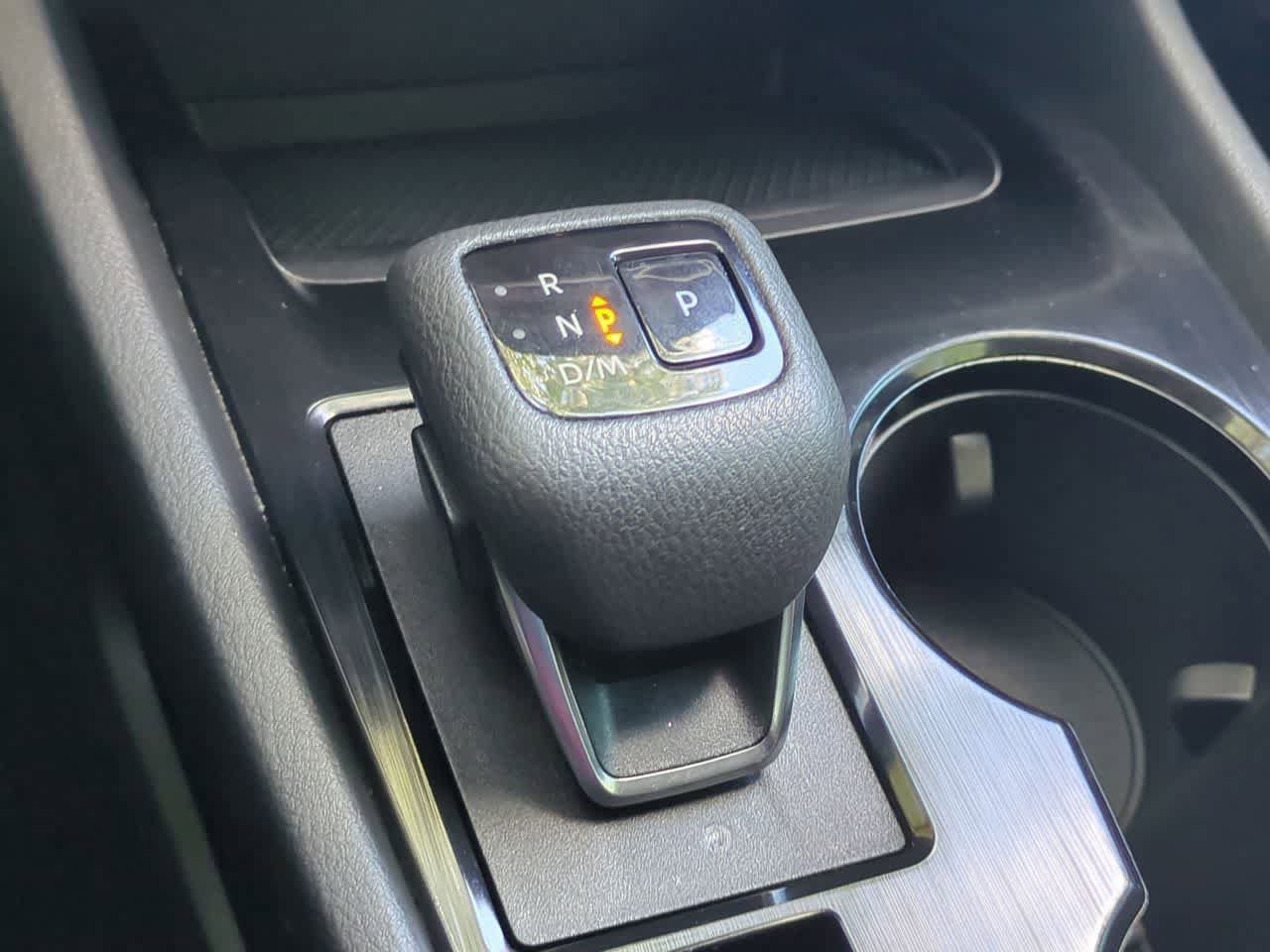 Used 2024 Nissan Rogue S FWD image 32