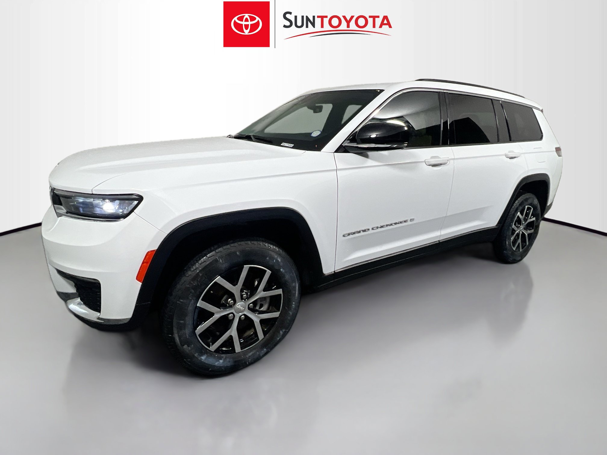 Used 2025 Jeep Grand Cherokee L Limited w/ Trailer Tow Package RWD image 9