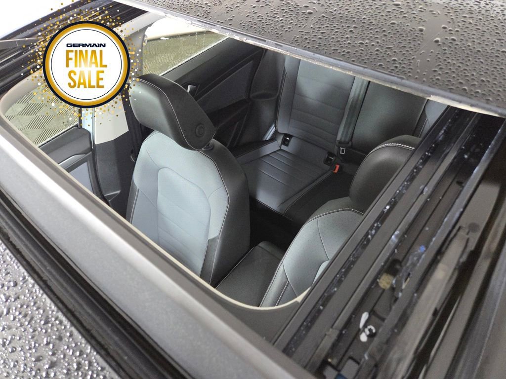 Certified 2025 Volkswagen Jetta SE w/ Sunroof Package image 29