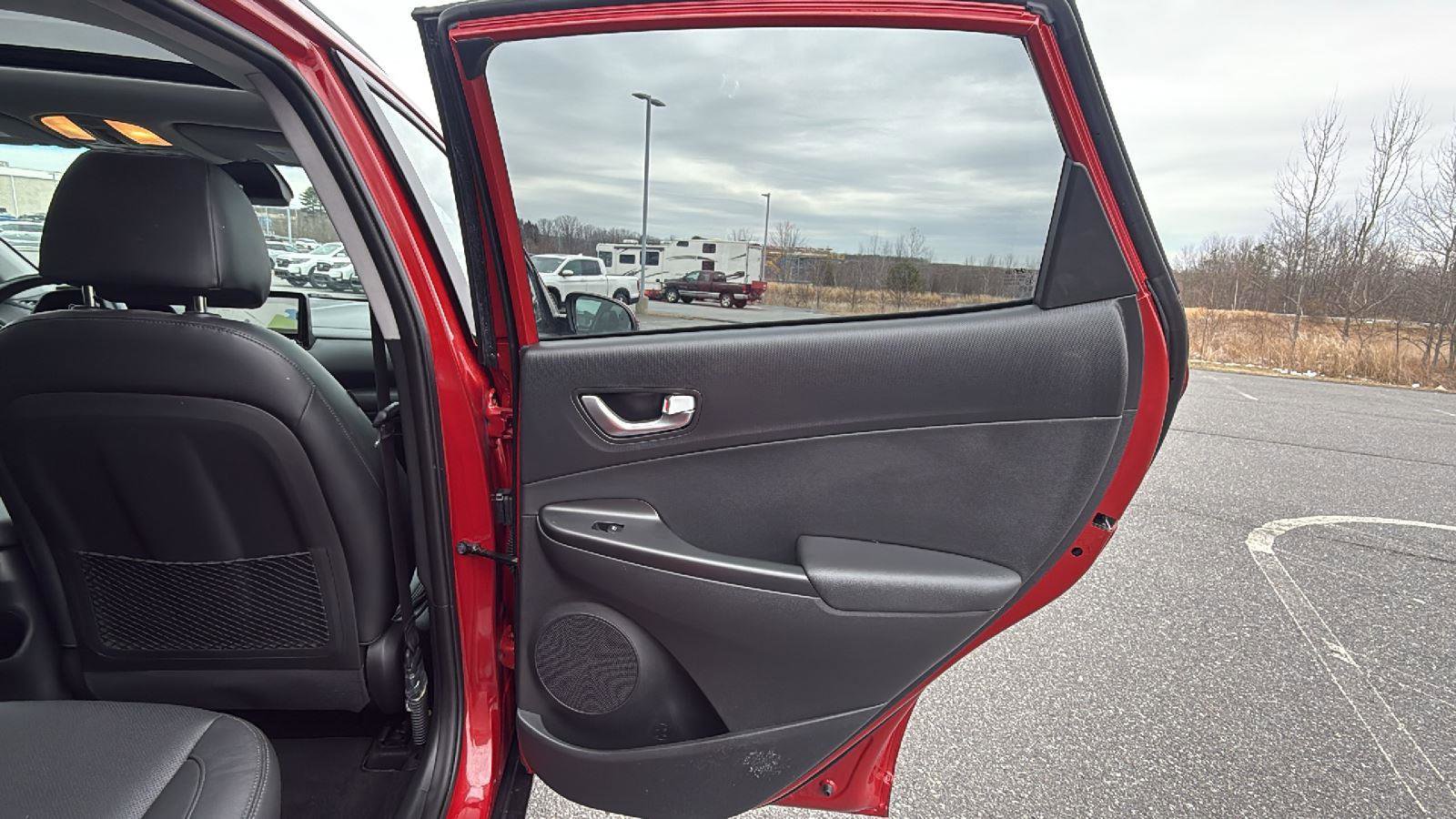 Used 2022 Hyundai Kona Limited image 18