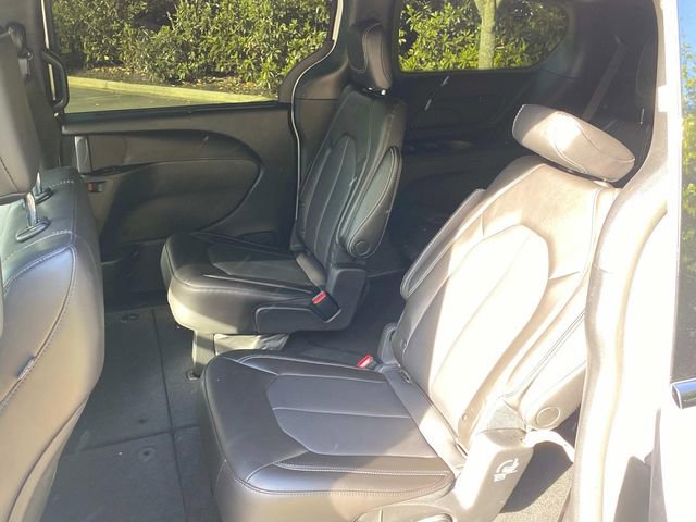 Used 2023 Chrysler Pacifica Touring-L w/ S Appearance Package image 9