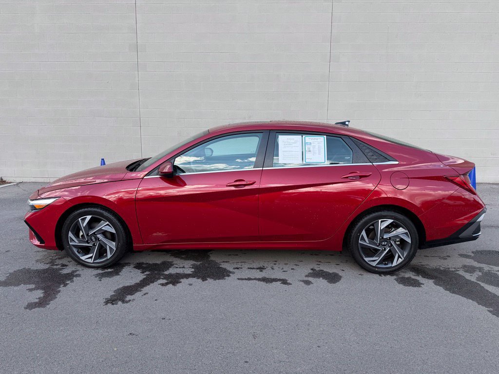 Used 2025 Hyundai Elantra SEL FWD image 2