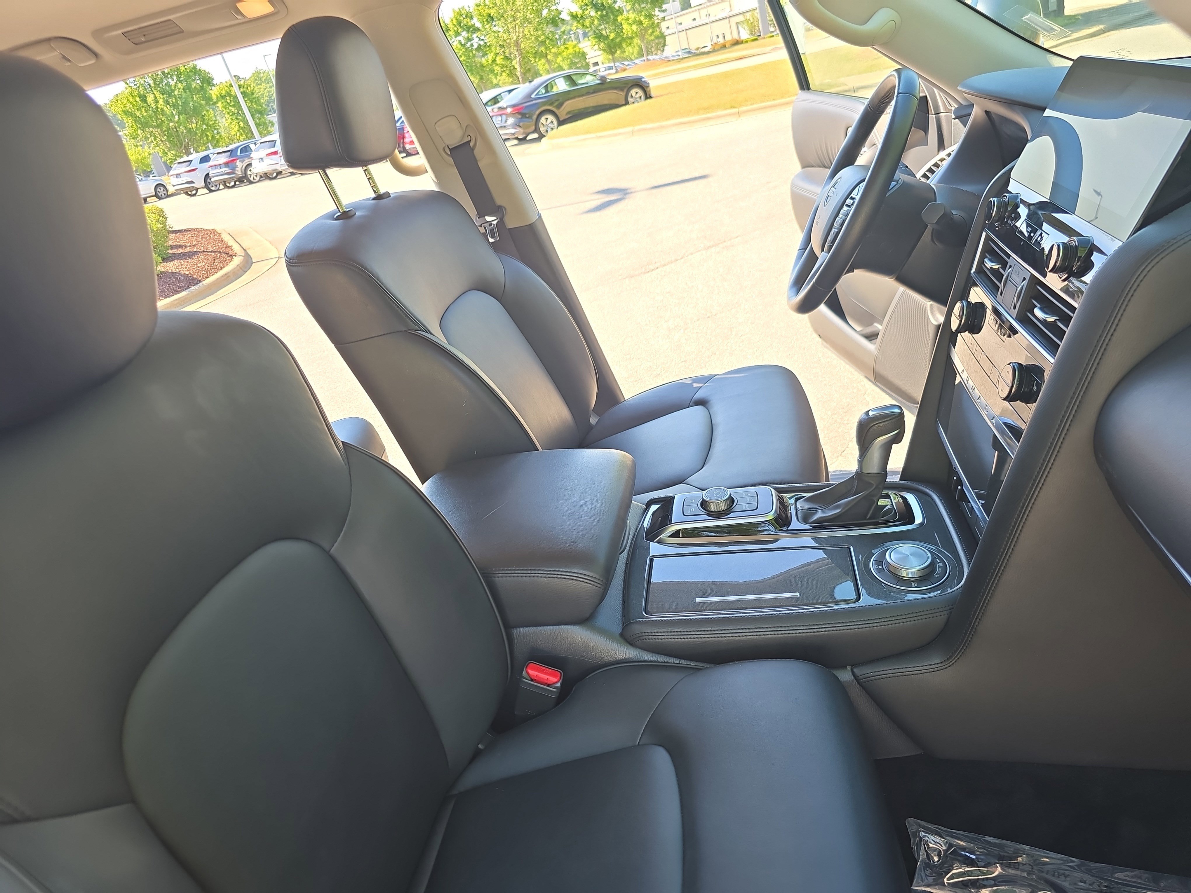 Used 2024 Nissan Armada SV AWD/4WD image 10