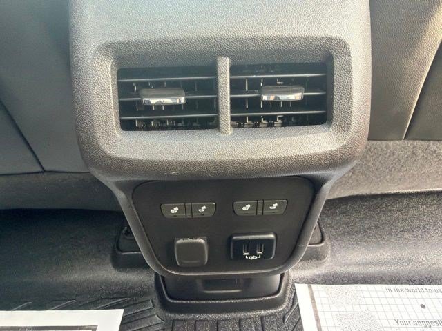 Used 2018 Chevrolet Equinox Premier FWD image 24
