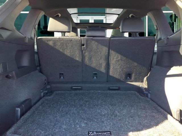 Certified 2023 Volkswagen Tiguan SE R-Line image 9