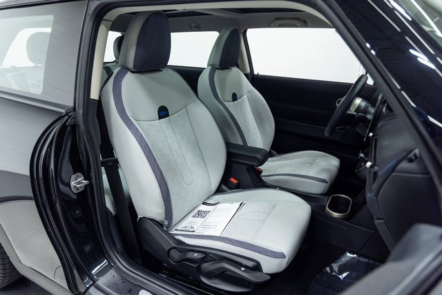 Certified 2025 MINI Cooper 2-Door Hardtop image 25