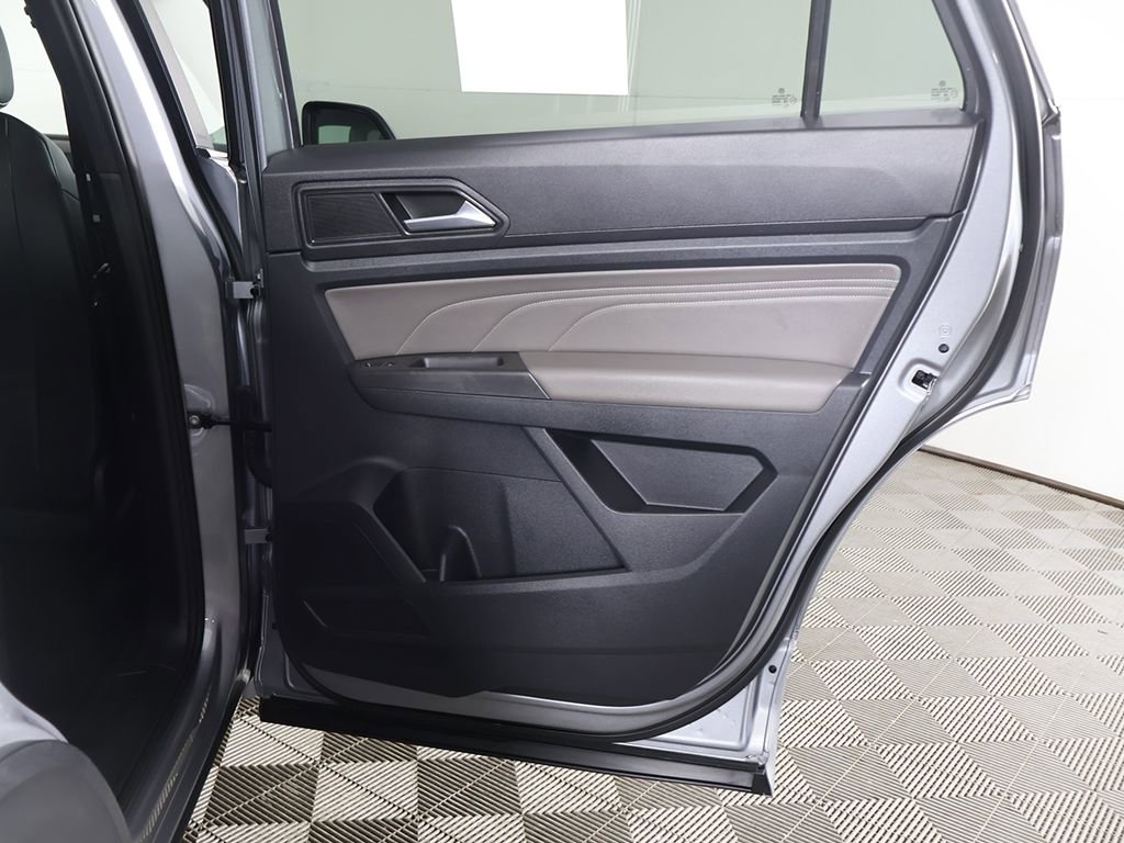 Used 2022 Volkswagen Atlas Cross Sport SEL R-Line image 29