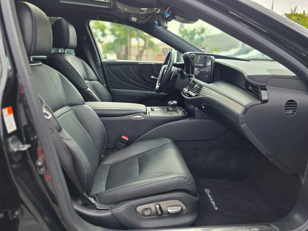 Used 2021 Lexus LS 500 w/ Accessory Package (Z1) RWD image 9