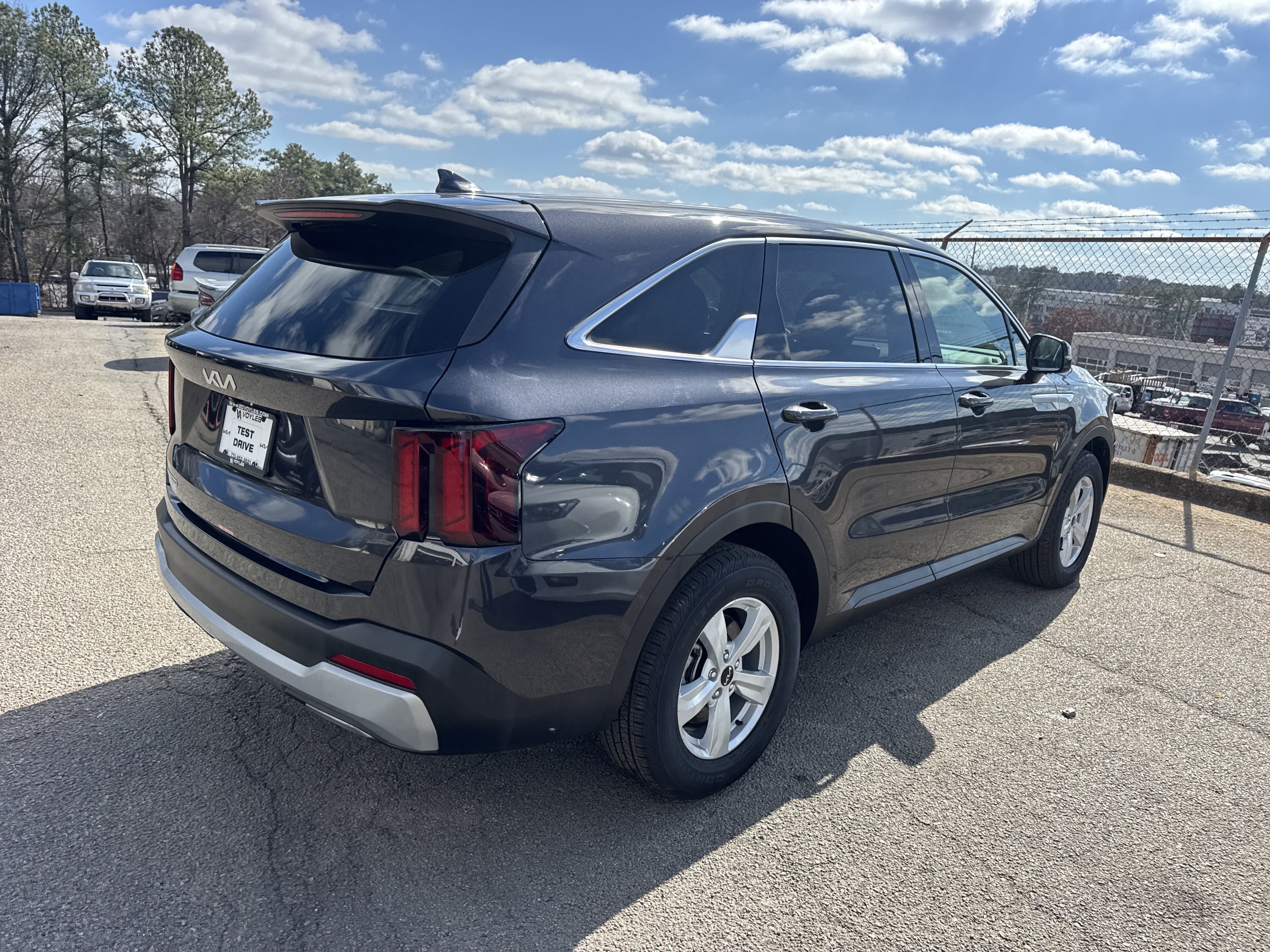 Certified 2025 Kia Sorento LX image 7