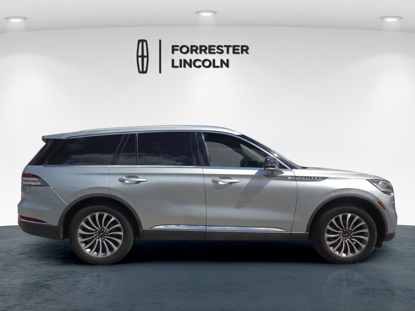 Used 2020 Lincoln Aviator Reserve w/ Equipment Group 201A AWD/4WD image 2
