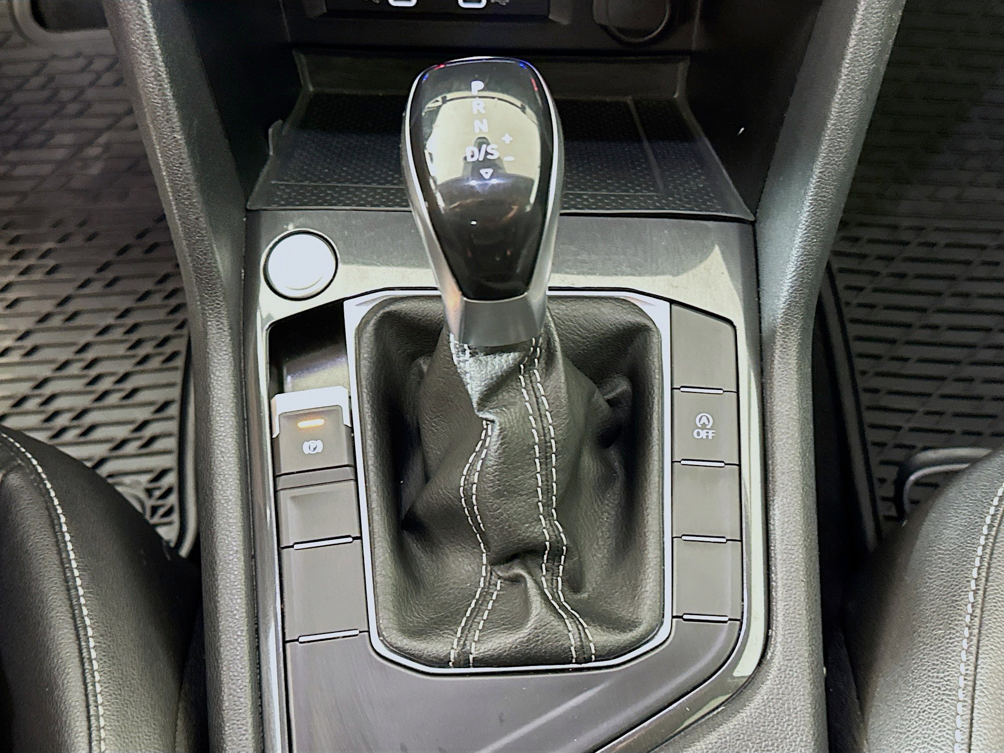 Used 2022 Volkswagen Tiguan SE FWD image 23