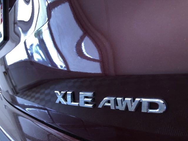 Used 2015 Toyota Highlander XLE AWD/4WD image 16