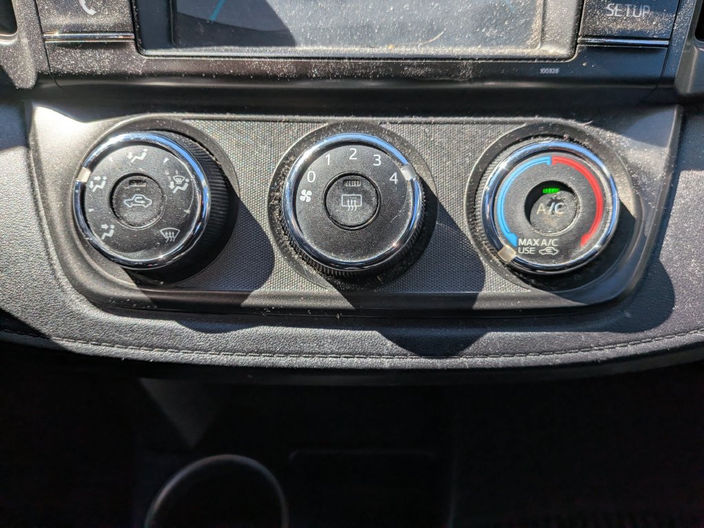 Used 2014 Toyota RAV4 LE FWD image 17