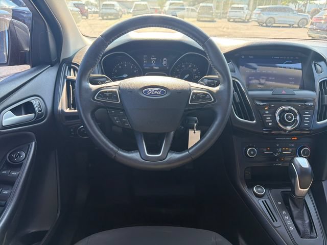 Used 2016 Ford Focus SE w/ SE Sport Package FWD image 15