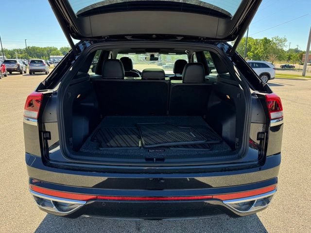 Used 2022 Volkswagen Atlas Cross Sport SEL R-Line AWD/4WD image 39